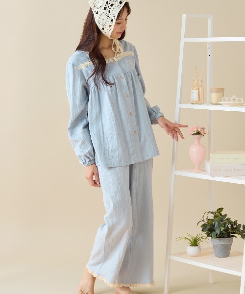 tutuanna(チュチュアンナ)の「綿100%ダブルガーゼスクエアレースロゴ刺繍長袖パジャマ(ルームウェア/パジャマ・レディース・サックスブルー/エンジ/イエロー/ラベンダー/サンドベージュ/クリーム・M/S)」の3枚目の写真