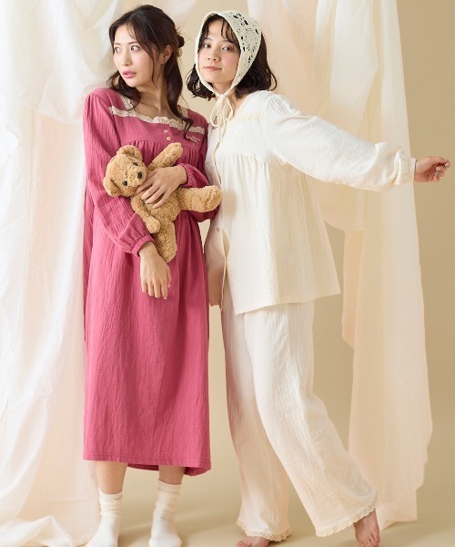 tutuanna(チュチュアンナ)の「綿100%ダブルガーゼスクエアレースロゴ刺繍長袖パジャマ(ルームウェア/パジャマ・レディース・サックスブルー/エンジ/イエロー/ラベンダー/サンドベージュ/クリーム・M/S)」の18枚目の写真