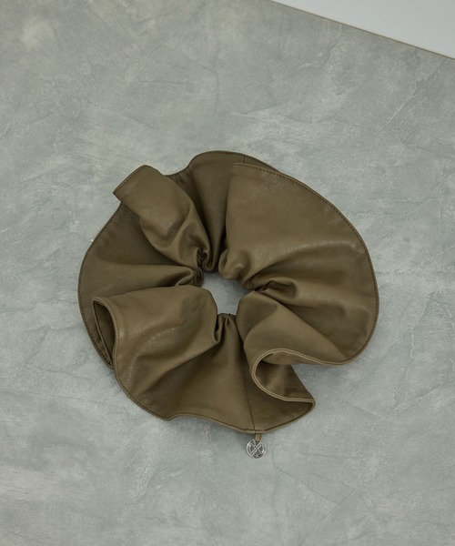 ADAM ET ROPE'（アダムエロペ）の「BIGシュシュ（シュシュ・レディース・ブラウン/ブラック・FREE）」の3枚目の写真