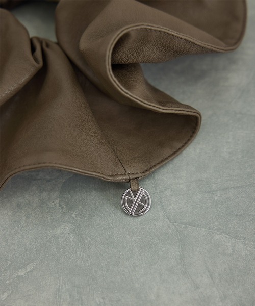 ADAM ET ROPE'（アダムエロペ）の「BIGシュシュ（シュシュ・レディース・ブラウン/ブラック・FREE）」の4枚目の写真