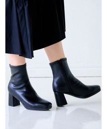 Realta（レアルタ）の「Realta(レアルタ)6.5cmヒールセンターシームスクエアトゥストレッチストームショートブーツ（ブーツ）」