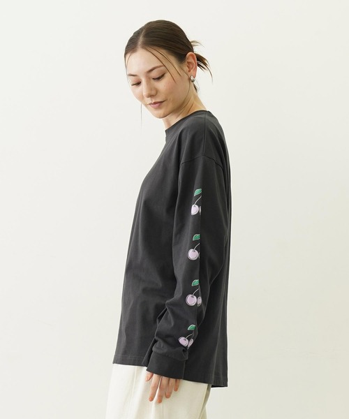 MILKFED.（ミルクフェド）の「SIDE CHERRIES WIDE L/S TEE（Tシャツ/カットソー・レディース・オフホワイト/チャコール/アッシュ・M/L）」の21枚目の写真