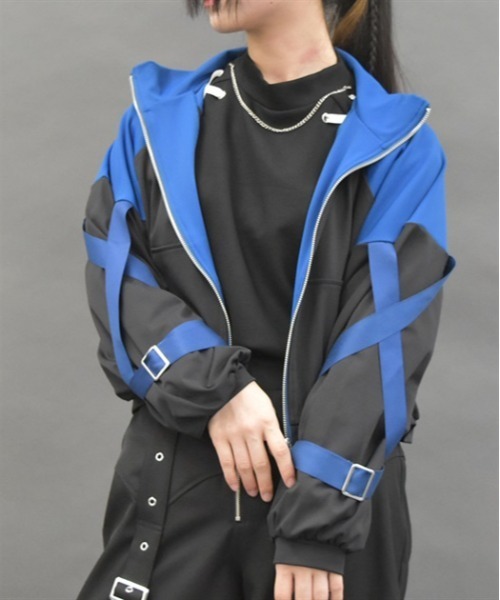 axes femme POETIQUE（アクシーズファムポエティック）の「ベルトデザイン配色パーカー（パーカー・レディース・ラベンダー/ブラック/ブルーグレー・MEDIUM）」の2枚目の写真