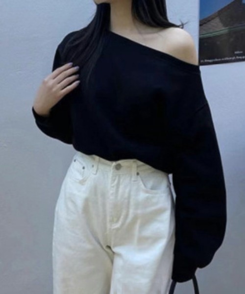 deux amour(ドゥーザムール)の「オフショルダー袖ゆったりドルマントレーナー(Tシャツ/カットソー・レディース・アイボリー/ブラック/グレー・FREE)」の11枚目の写真
