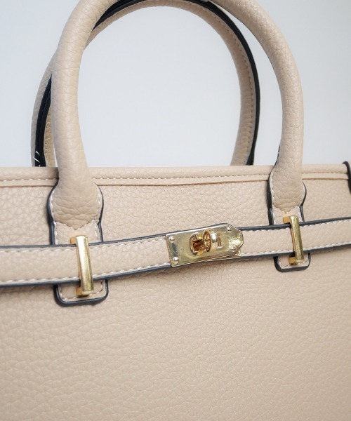 CURI BISCUI(キュリ ビスキュイ)の「メタルベルトデザイン シンプルトートバッグ(ハンドバッグ・レディース・ベージュ/ブラック・FREE)」の8枚目の写真