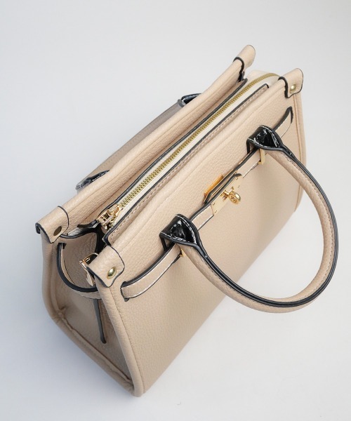 CURI BISCUI(キュリ ビスキュイ)の「メタルベルトデザイン シンプルトートバッグ(ハンドバッグ・レディース・ベージュ/ブラック・FREE)」の10枚目の写真
