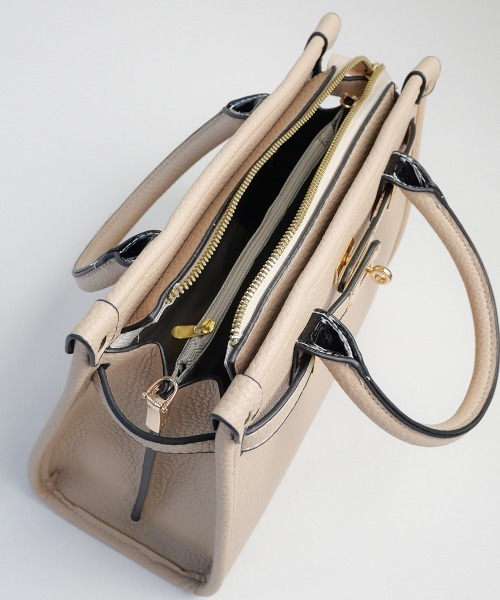 CURI BISCUI(キュリ ビスキュイ)の「メタルベルトデザイン シンプルトートバッグ(ハンドバッグ・レディース・ベージュ/ブラック・FREE)」の11枚目の写真