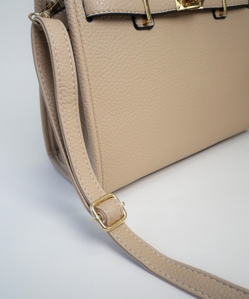 CURI BISCUI(キュリ ビスキュイ)の「メタルベルトデザイン シンプルトートバッグ(ハンドバッグ・レディース・ベージュ/ブラック・FREE)」の9枚目の写真