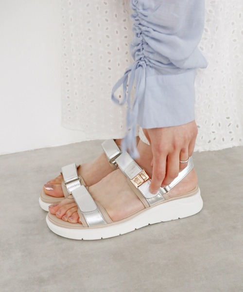 MODE KAORI(モードカオリ)の「ダブルベルクロスポーツサンダル/21529(サンダル・レディース・ブラック/ライトベージュ/シルバー・22.5cm/23cm/23.5cm/24cm/24.5cm/25cm)」の9枚目の写真