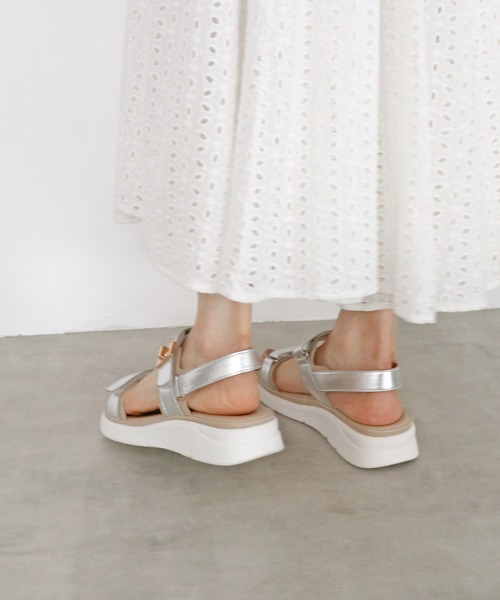 MODE KAORI(モードカオリ)の「ダブルベルクロスポーツサンダル/21529(サンダル・レディース・ブラック/ライトベージュ/シルバー・22.5cm/23cm/23.5cm/24cm/24.5cm/25cm)」の11枚目の写真