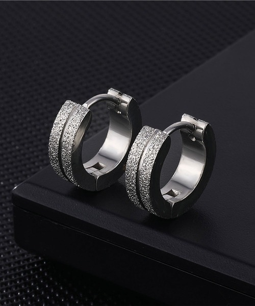 SBG（エスビー）の「SBG グリッターラインフープピアス 片耳（ピアス（片耳用）・メンズ・ブラック/シルバー・FREE）」の8枚目の写真