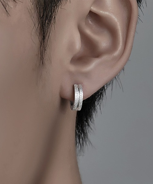 SBG（エスビー）の「SBG グリッターラインフープピアス 片耳（ピアス（片耳用）・メンズ・ブラック/シルバー・FREE）」の4枚目の写真