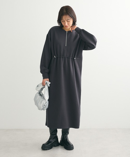 Green　Parks（グリーンパークス）の「ハーフZIPトラックワンピース（ワンピース・レディース・チャコールグレー/アイボリー・FREE）」の6枚目の写真