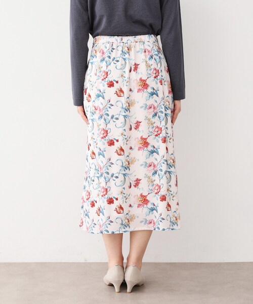 LAURA ASHLEY(ローラアシュレイ)の「【洗える/同柄アイテムあり】ローザリンド柄シフォンスカート(スカート・レディース・ホワイト系1/ネイビー系・38/40)」の7枚目の写真