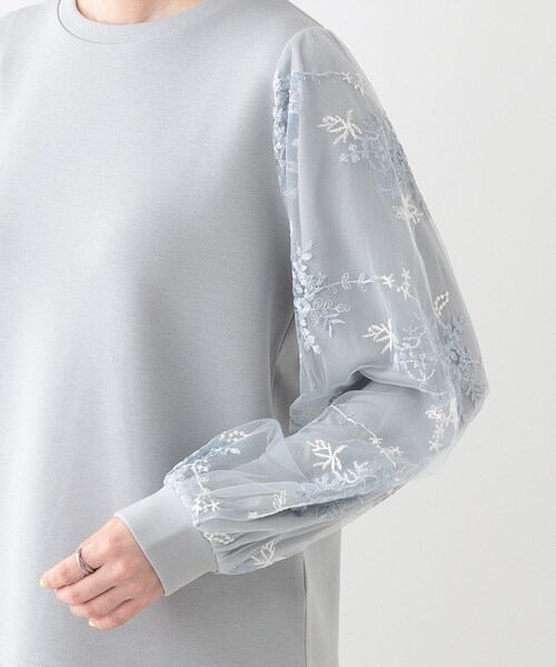 DRESKIP(ドレスキップ)の「大人上品 お袖チュール刺繍 切替トップス(Tシャツ/カットソー・レディース・アイボリー/サックスブルー/チャコールグレー・04/03/02/01)」の5枚目の写真