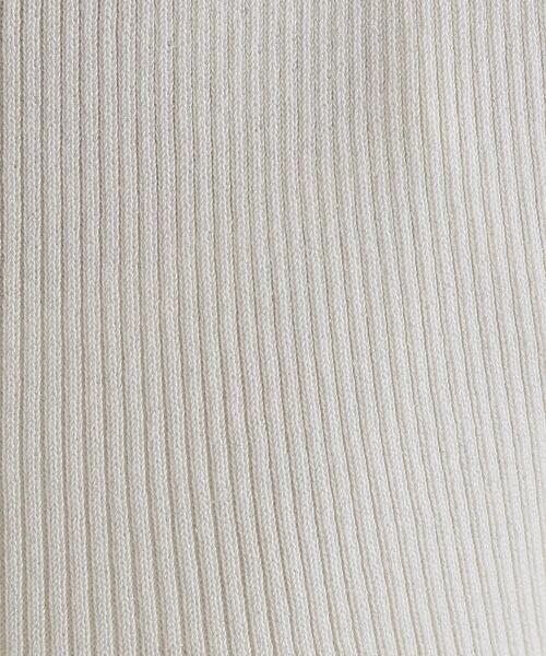 grove(グローブ)の「さりげないラメで毎日のコーデにアクセントを リブラメニットタンク(タンクトップ・レディース・オフホワイト/チャコールグレー/ベージュ/ブラック・02/03/01/04/05)」の8枚目の写真