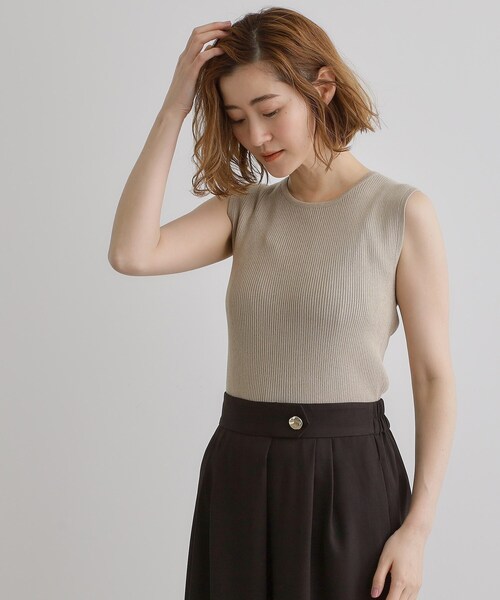 grove(グローブ)の「さりげないラメで毎日のコーデにアクセントを リブラメニットタンク(タンクトップ・レディース・オフホワイト/チャコールグレー/ベージュ/ブラック・02/03/01/04/05)」の14枚目の写真