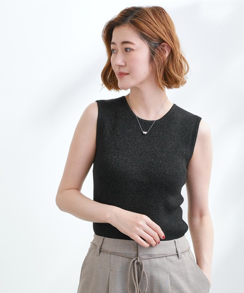 grove(グローブ)の「さりげないラメで毎日のコーデにアクセントを リブラメニットタンク(タンクトップ・レディース・オフホワイト/チャコールグレー/ベージュ/ブラック・02/03/01/04/05)」の1枚目の写真