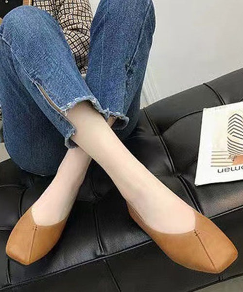 gossip!ロサンゼルス(ゴシップロサンゼルス)の「レトロ スクエアトゥ V カット グランマシューズ ソフトソール スリッポン フラットパンプス 通勤用 万能コーデ(パンプス・レディース・ブラック/オフホワイト/ブラウン・38/36/37)」の3枚目の写真
