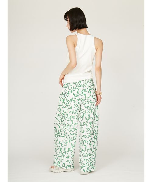 emmi（エミ）の「アートフラワー柄パンツ（その他パンツ）」 - WEAR