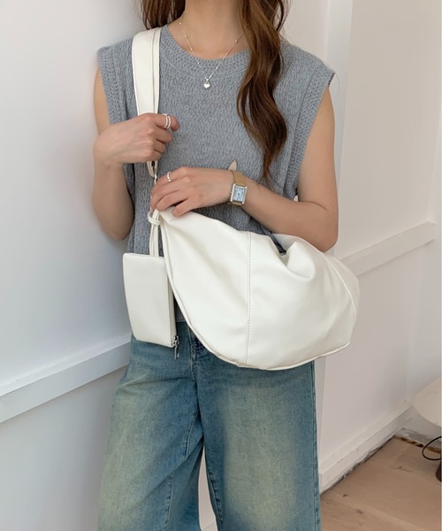 FINEnough(ファインナフ)の「小物入れポーチ付き肩掛けショルダーバッグ(ショルダーバッグ・レディース・イエロー/ブルー/ホワイト/ベージュ/ブラック・FREE)」の11枚目の写真