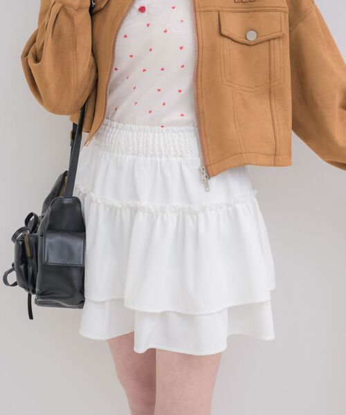 ems excite（エムズエキサイト）の「【新色追加】ギャザー2段フレアミニSK（スカート・レディース・オフホワイト/ブラック/ベージュ/ブルー・FREE）」の5枚目の写真