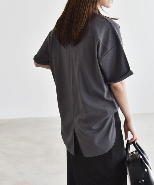quaranciel(カランシエル)の「quaranciel:〈接触冷感/汗染み防止/洗濯機可能〉スリット ルーズ チュニック TEE(Tシャツ/カットソー・レディース・チャコールグレー/ホワイト/ライトブルー・ONE SIZE)」の11枚目の写真