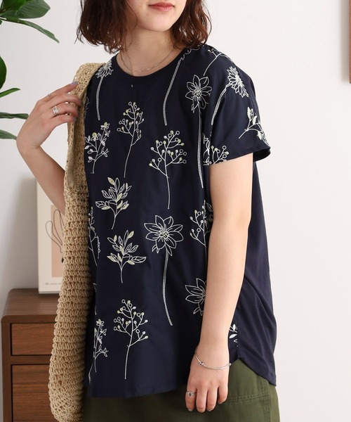 Quelle Chance（ケルシャンス）の「前身布帛刺しゅう切替プルオーバー（Tシャツ/カットソー・レディース・ネイビー系/ホワイト系/ホワイト/ネイビー・M）」の4枚目の写真