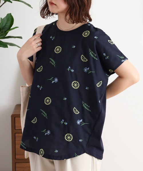 Quelle Chance（ケルシャンス）の「前身布帛刺しゅう切替プルオーバー（Tシャツ/カットソー・レディース・ネイビー系/ホワイト系/ホワイト/ネイビー・M）」の5枚目の写真