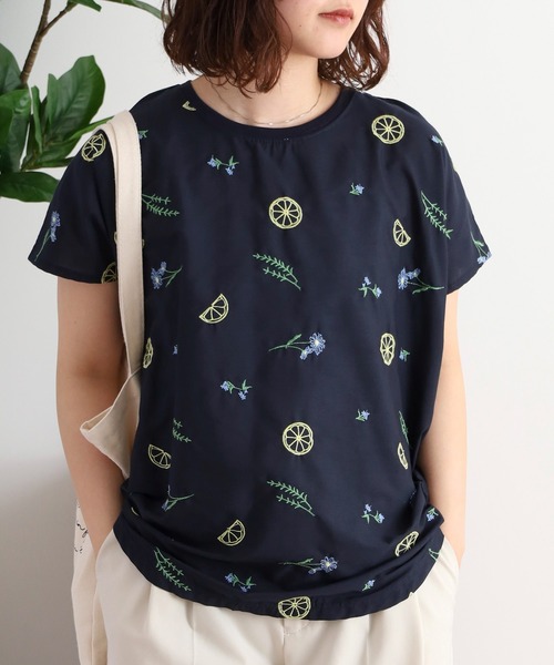 Quelle Chance（ケルシャンス）の「前身布帛刺しゅう切替プルオーバー（Tシャツ/カットソー・レディース・ネイビー系/ホワイト系/ホワイト/ネイビー・M）」の6枚目の写真