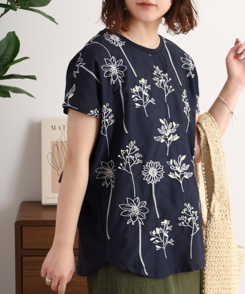 Quelle Chance（ケルシャンス）の「前身布帛刺しゅう切替プルオーバー（Tシャツ/カットソー・レディース・ネイビー系/ホワイト系/ホワイト/ネイビー・M）」の11枚目の写真
