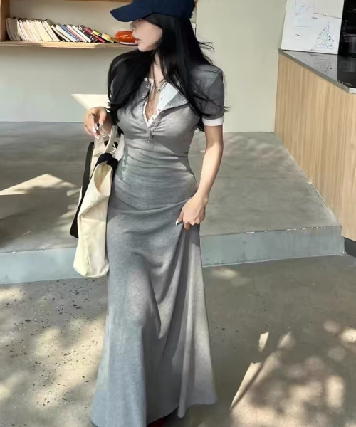 VIVID LADY(ビビッドレディー)の「レイヤード風 ロングワンピース Aライン(ワンピース・レディース・ブラック/グレー・MEDIUM/LARGE)」の2枚目の写真