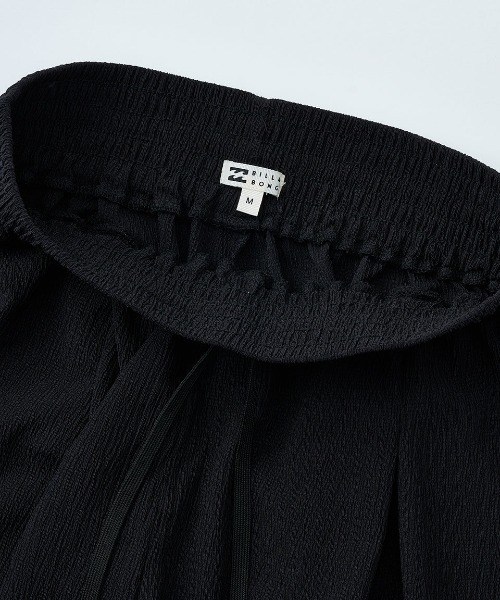 BILLABONG GIRL（ビラボンガール）の「BILLABONG レディース UTILITY STRIPED CREPE LONG PANTS  【2025年春夏モデル】/ビラボン水陸両用ワイドロングパンツ（その他パンツ・レディース・ブラック/ホワイト・MEDIUM）」の9枚目の写真