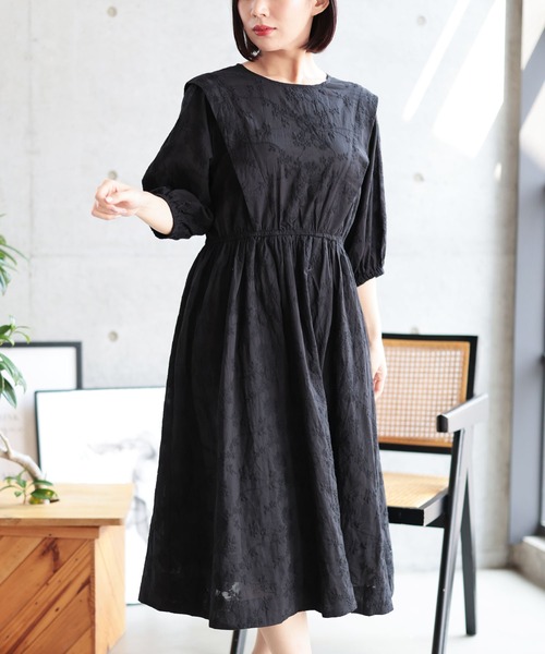 Ruwan yu(ルワンユー)の「花刺繍ショルダータックワンピース【大きいサイズ対応】(ワンピース・レディース・ブラック・LL/L/4L/3L)」の14枚目の写真