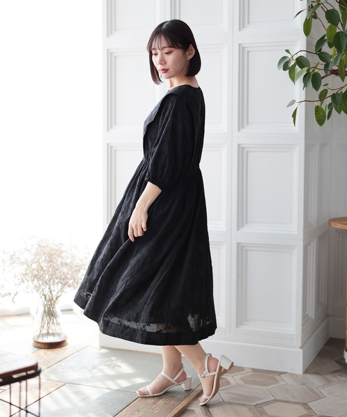 Ruwan yu(ルワンユー)の「花刺繍ショルダータックワンピース【大きいサイズ対応】(ワンピース・レディース・ブラック・LL/L/4L/3L)」の15枚目の写真