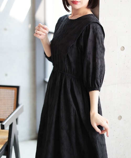 Ruwan yu(ルワンユー)の「花刺繍ショルダータックワンピース【大きいサイズ対応】(ワンピース・レディース・ブラック・LL/L/4L/3L)」の16枚目の写真