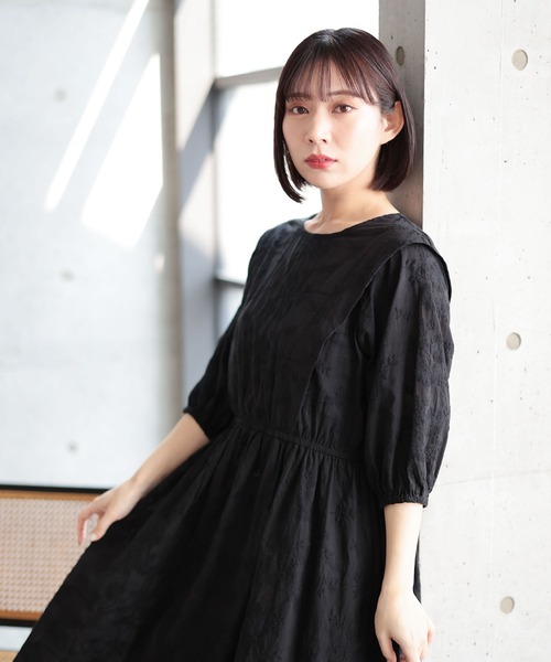 Ruwan yu(ルワンユー)の「花刺繍ショルダータックワンピース【大きいサイズ対応】(ワンピース・レディース・ブラック・LL/L/4L/3L)」の20枚目の写真