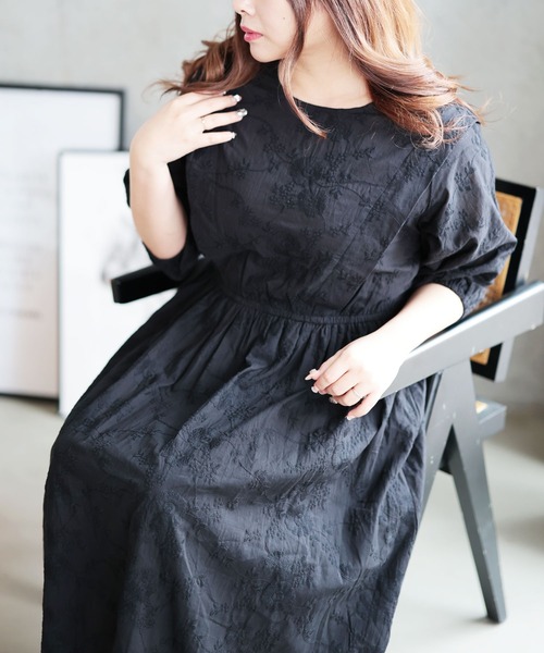 Ruwan yu(ルワンユー)の「花刺繍ショルダータックワンピース【大きいサイズ対応】(ワンピース・レディース・ブラック・LL/L/4L/3L)」の9枚目の写真