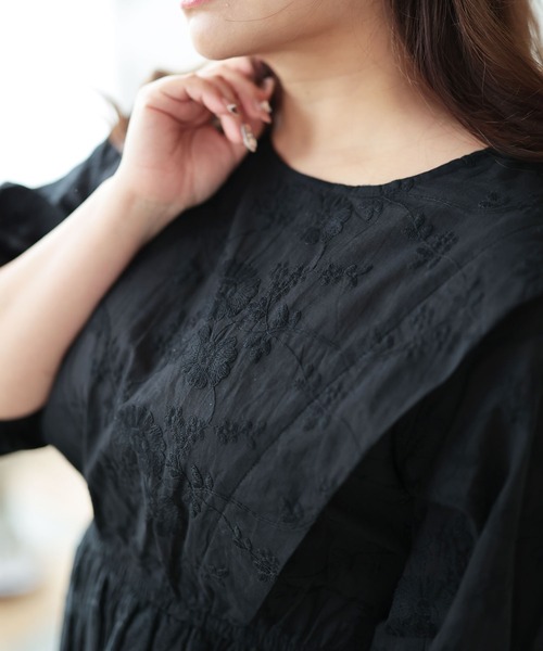 Ruwan yu(ルワンユー)の「花刺繍ショルダータックワンピース【大きいサイズ対応】(ワンピース・レディース・ブラック・LL/L/4L/3L)」の12枚目の写真