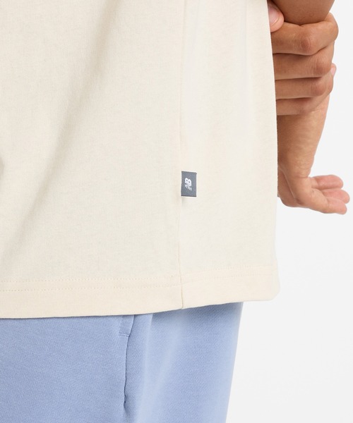 NEW BALANCE(ニューバランス)の「New Balance X Drake Cereal Room ショートスリーブTシャツ(Tシャツ/カットソー・メンズ・ホワイト/アイボリー・SMALL/MEDIUM/LARGE/X-LARGE/XX-LARGE)」の12枚目の写真