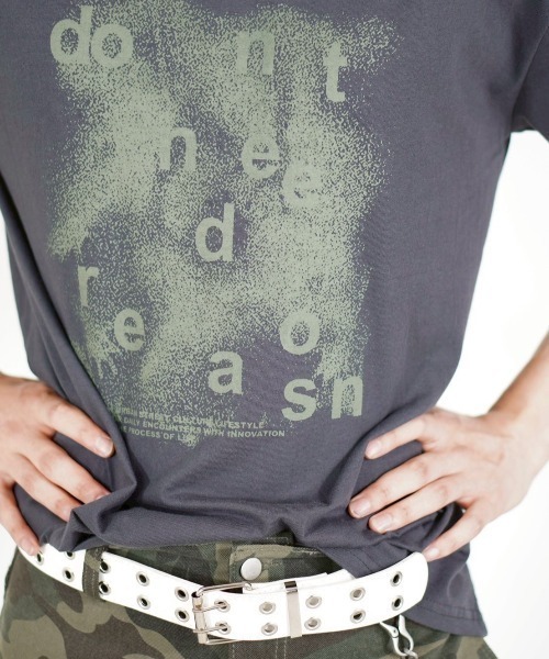 Chikashitsu +（チカシツプラス）の「【Chikashitsu +】gradation logo graphic t-shirt / 【チカシツプラス】グラデーショングラフィックロゴプリント半袖Tシャツ（Tシャツ/カットソー・メンズ・ブラック/ホワイト/チャコール・ONE SIZE）」の22枚目の写真