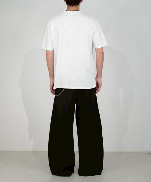 Chikashitsu +（チカシツプラス）の「【Chikashitsu +】gradation logo graphic t-shirt / 【チカシツプラス】グラデーショングラフィックロゴプリント半袖Tシャツ（Tシャツ/カットソー・メンズ・ブラック/ホワイト/チャコール・ONE SIZE）」の6枚目の写真