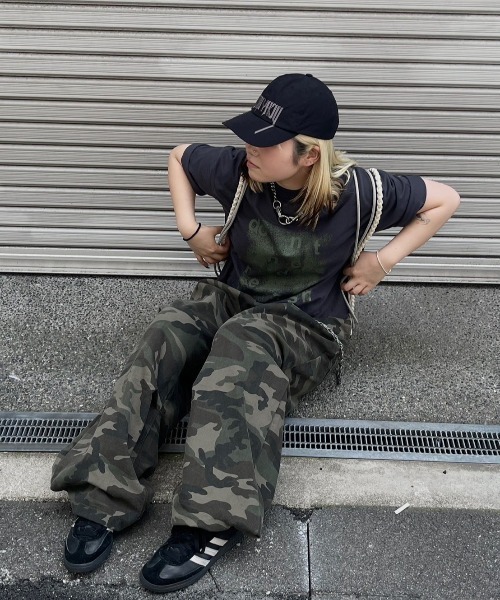 Chikashitsu +（チカシツプラス）の「【Chikashitsu +】gradation logo graphic t-shirt / 【チカシツプラス】グラデーショングラフィックロゴプリント半袖Tシャツ（Tシャツ/カットソー・メンズ・ブラック/ホワイト/チャコール・ONE SIZE）」の15枚目の写真