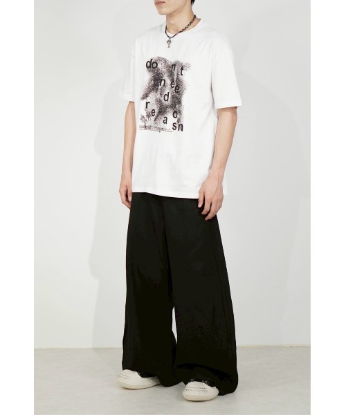 Chikashitsu +（チカシツプラス）の「【Chikashitsu +】gradation logo graphic t-shirt / 【チカシツプラス】グラデーショングラフィックロゴプリント半袖Tシャツ（Tシャツ/カットソー・メンズ・ブラック/ホワイト/チャコール・ONE SIZE）」の5枚目の写真