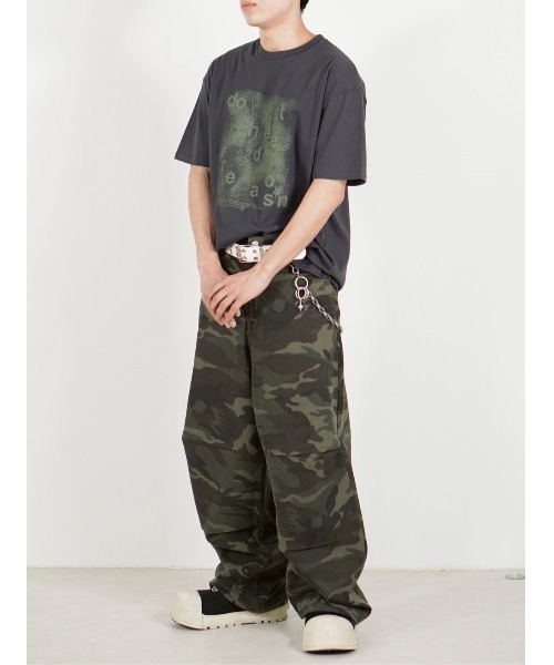 Chikashitsu +（チカシツプラス）の「【Chikashitsu +】gradation logo graphic t-shirt / 【チカシツプラス】グラデーショングラフィックロゴプリント半袖Tシャツ（Tシャツ/カットソー・メンズ・ブラック/ホワイト/チャコール・ONE SIZE）」の18枚目の写真