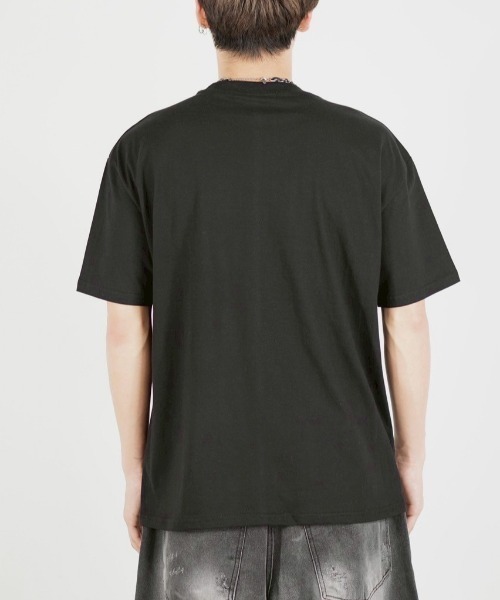 Chikashitsu +（チカシツプラス）の「【Chikashitsu +】gradation logo graphic t-shirt / 【チカシツプラス】グラデーショングラフィックロゴプリント半袖Tシャツ（Tシャツ/カットソー・メンズ・ブラック/ホワイト/チャコール・ONE SIZE）」の13枚目の写真