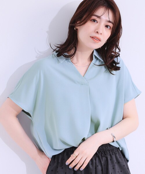 SHOO・LA・RUE（シューラルー）の「【洗える/S-LL/プチプラ】さらっとすっきりきれい見え スキッパーブラウス（シャツ/ブラウス・レディース・ライトオレンジ系/サックスブルー/ネイビー/ホワイト・01/04/02/03）」の3枚目の写真