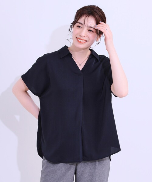 SHOO・LA・RUE（シューラルー）の「【洗える/S-LL/プチプラ】さらっとすっきりきれい見え スキッパーブラウス（シャツ/ブラウス・レディース・ライトオレンジ系/サックスブルー/ネイビー/ホワイト・01/04/02/03）」の9枚目の写真