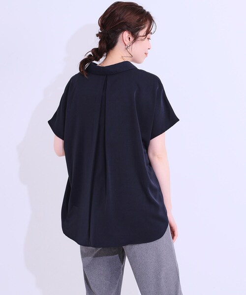 SHOO・LA・RUE（シューラルー）の「【洗える/S-LL/プチプラ】さらっとすっきりきれい見え スキッパーブラウス（シャツ/ブラウス・レディース・ライトオレンジ系/サックスブルー/ネイビー/ホワイト・01/04/02/03）」の10枚目の写真