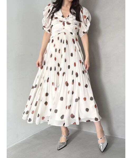 OUNNOUN（オウンノウン）の「【OUNNOUN】ドットプリーツワンピース（ワンピース・レディース・アイボリー/ブラック・MEDIUM/SMALL）」の2枚目の写真